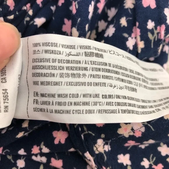 Hollister- Floral button front design skirt size M - Picture 8 of 9